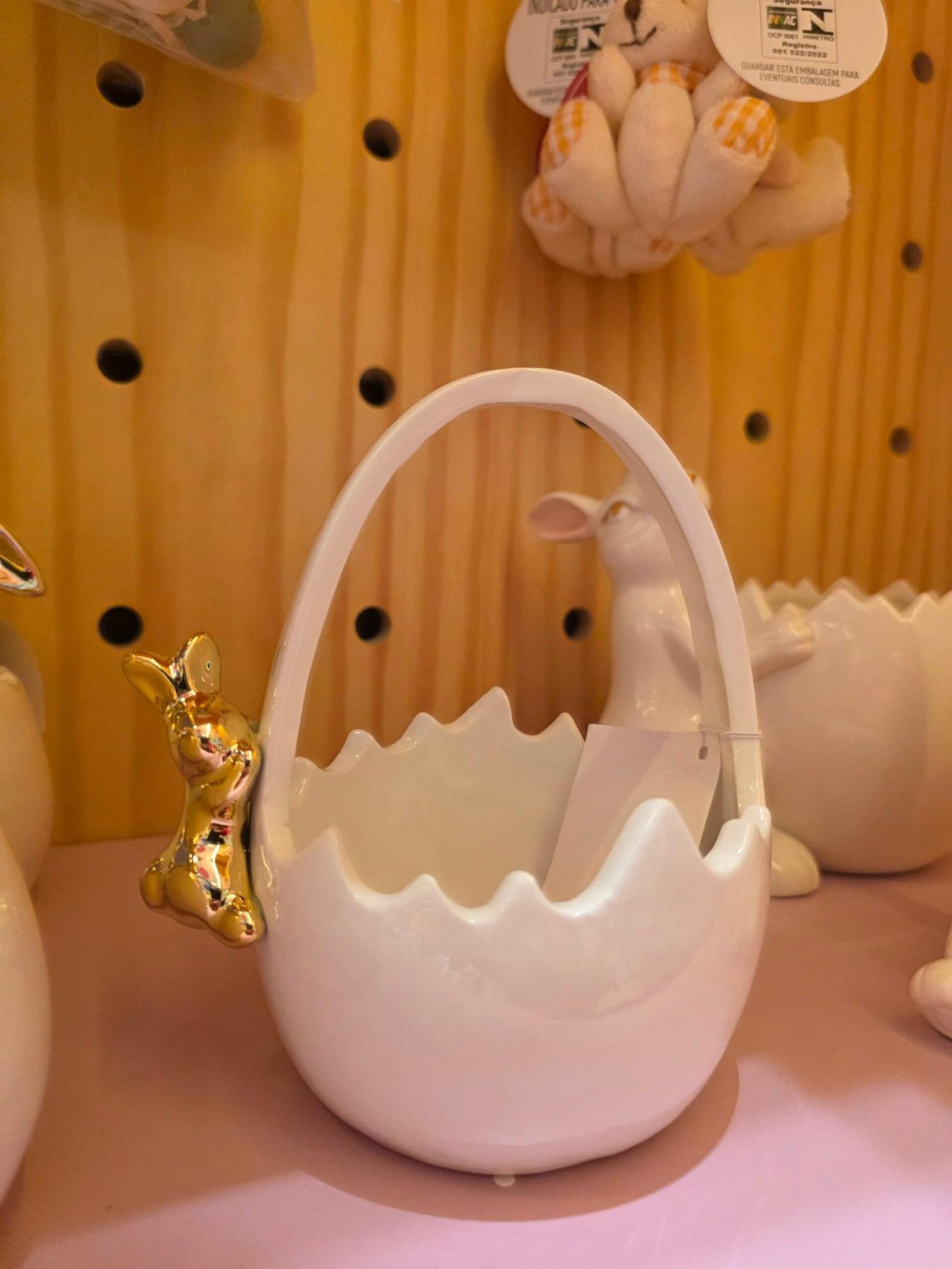 CESTA DEC CERAMICA C/COELHO NA ALCA BCO/OUR (PASCOA DOU) C1 UN